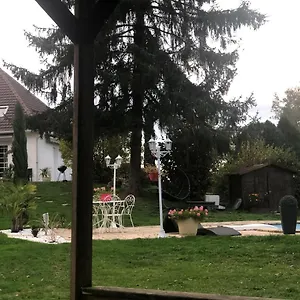 https://un-petit-coin-de-paradis-bressolles.hotels-rhonealpes.com